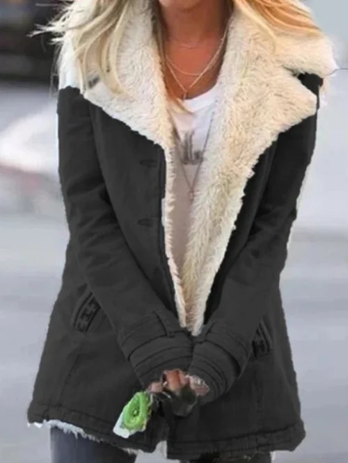 Parka longue femme chic, coupe élégante et isolante, offre chaleur hivernale et légèreté pour style et confort.