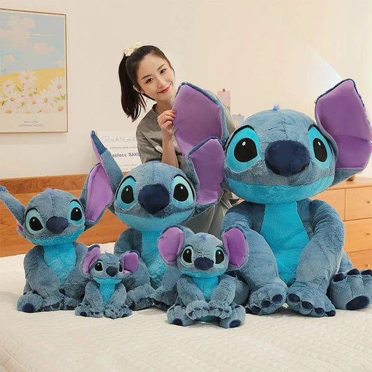 "Peluche douce Stitch avec texture moelleuse, idéale pour enfants, en bleu ou rose, parfaite pour des câlins et rêves enchant