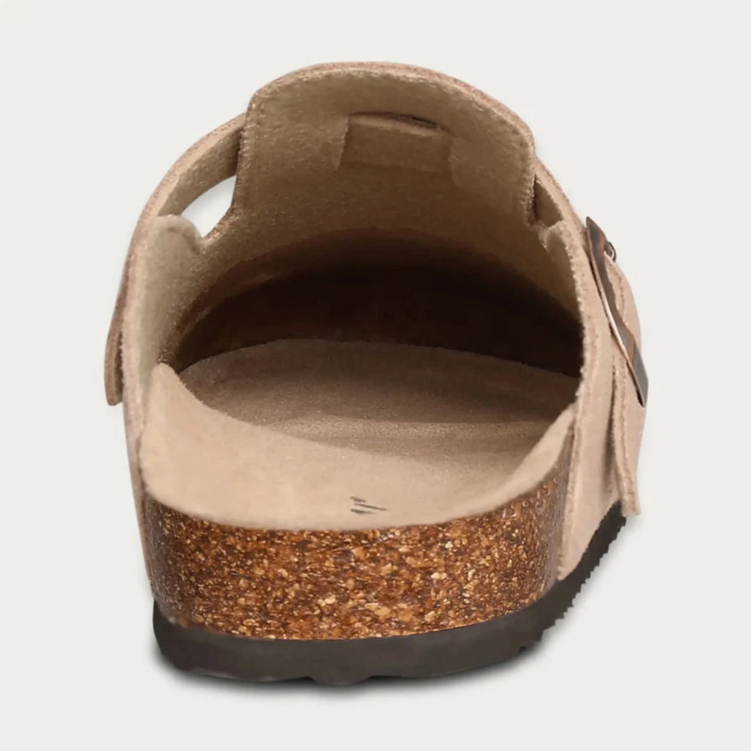 "Photo de mocassins homme en cuir marron, style chic et robuste, avec doublure confortable et semelle antidérapante."