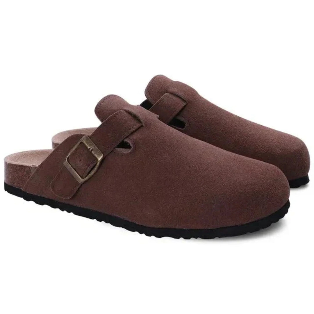"Photo de mocassins homme en cuir marron, style chic et robuste, avec doublure confortable et semelle antidérapante."