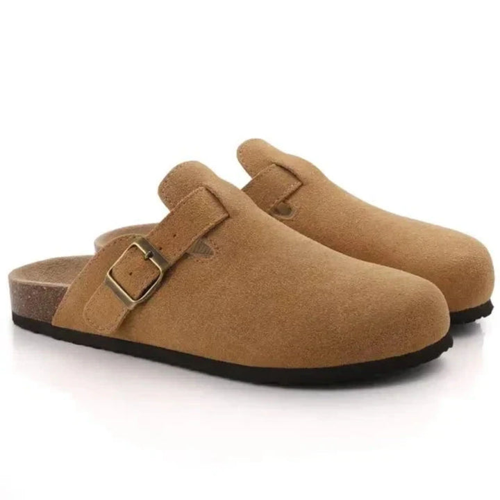 "Photo de mocassins homme en cuir marron, style chic et robuste, avec doublure confortable et semelle antidérapante."