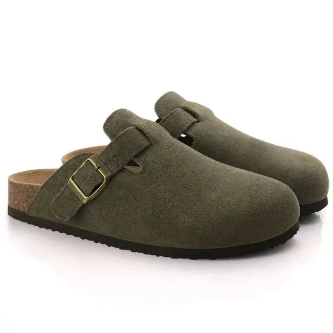"Photo de mocassins homme en cuir marron, style chic et robuste, avec doublure confortable et semelle antidérapante."