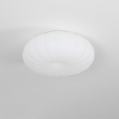 "Plafonnier LED en métal et acrylique, design moderne, lumière ajustable avec télécommande, élégant et contemporain."