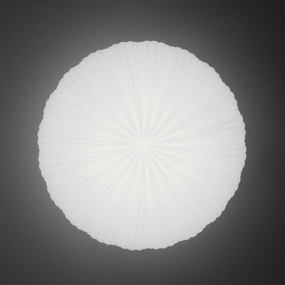 "Plafonnier LED en métal et acrylique, design moderne, lumière ajustable avec télécommande, élégant et contemporain."