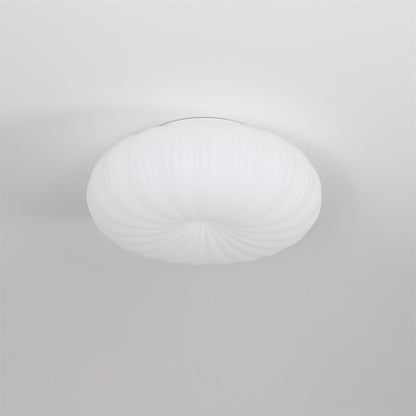 "Plafonnier LED en métal et acrylique, design moderne, lumière ajustable avec télécommande, élégant et contemporain."