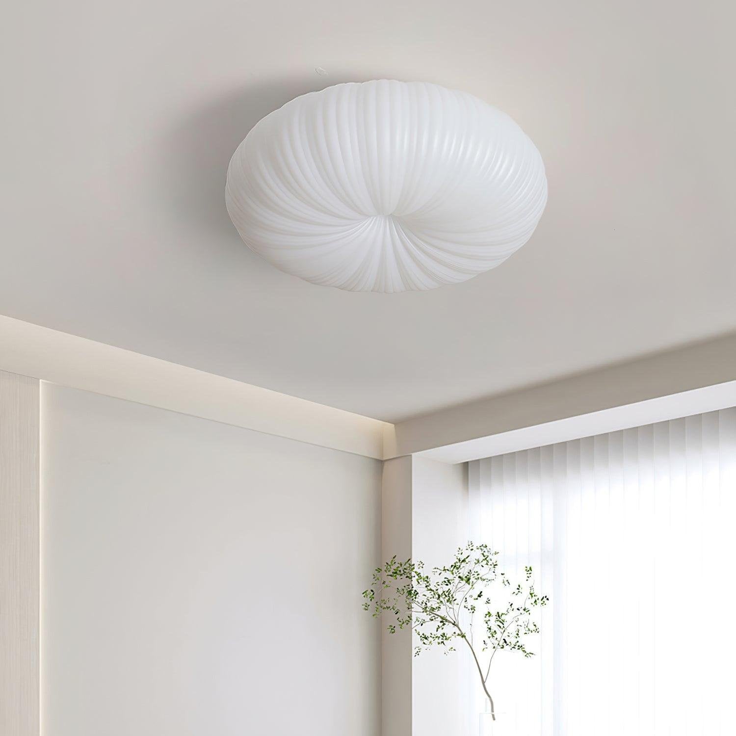 "Plafonnier LED en métal et acrylique, design moderne, lumière ajustable avec télécommande, élégant et contemporain."
