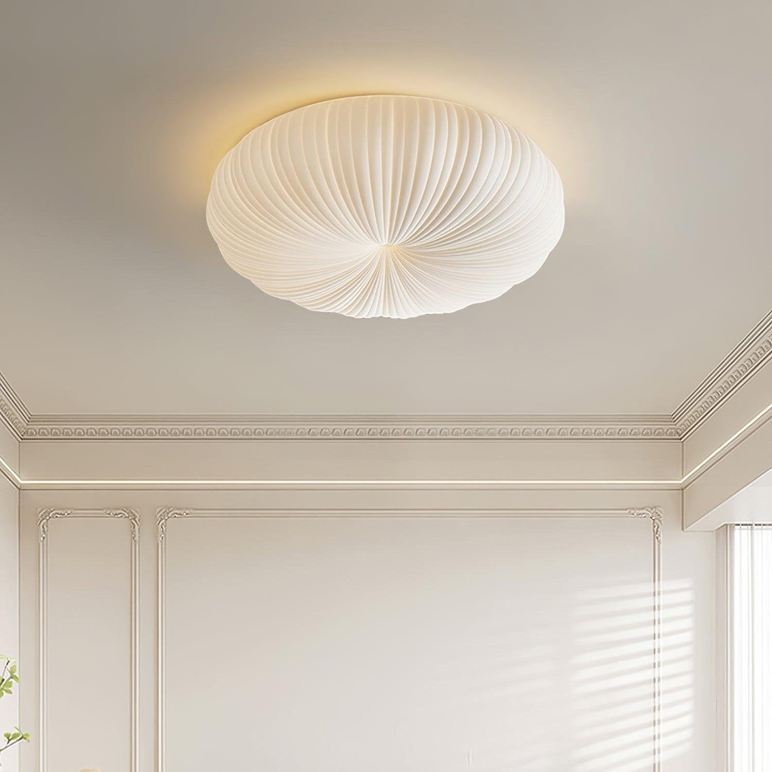 "Plafonnier LED en métal et acrylique, design moderne, lumière ajustable avec télécommande, élégant et contemporain."