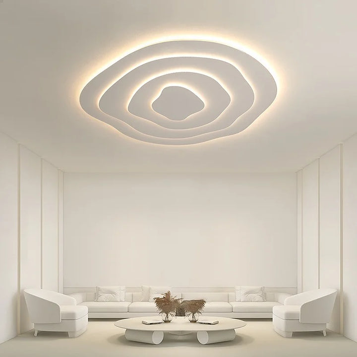 Plafonnier LED moderne design asymétrique finition crème, courbes artistiques, lumière modulable, métal et acrylique.