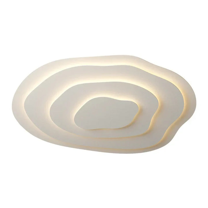 Plafonnier LED moderne design asymétrique finition crème, courbes artistiques, lumière modulable, métal et acrylique.