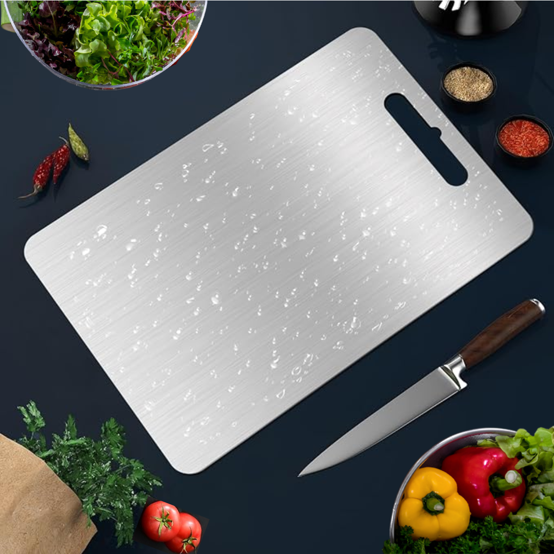 "Planche à découper en titane antibactérienne et durable, résistant aux rayures, pour une utilisation sécurisée en cuisine."