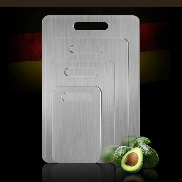 "Planche à découper en titane antibactérienne et durable, résistant aux rayures, pour une utilisation sécurisée en cuisine."