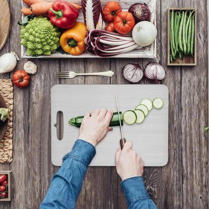 "Planche à découper en titane robuste, surface élégante et hygiénique pour cuisine moderne, anti-odeur et durable."