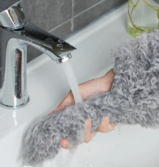 "Plumeau incurvé microfibre télescopique, manche réglable, tête flexible, pour nettoyer facilement zones difficiles."