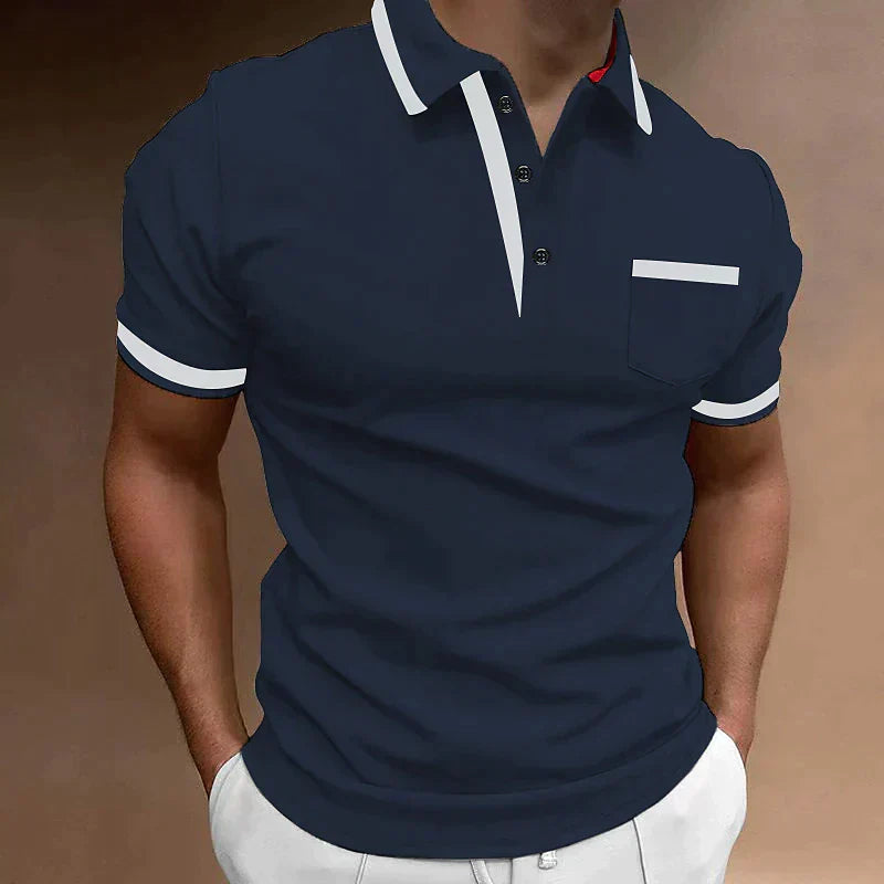 "Polo ajusté homme avec détails contrastés noirs, manches courtes et col à boutons, élégant et stylé pour un look soigné."