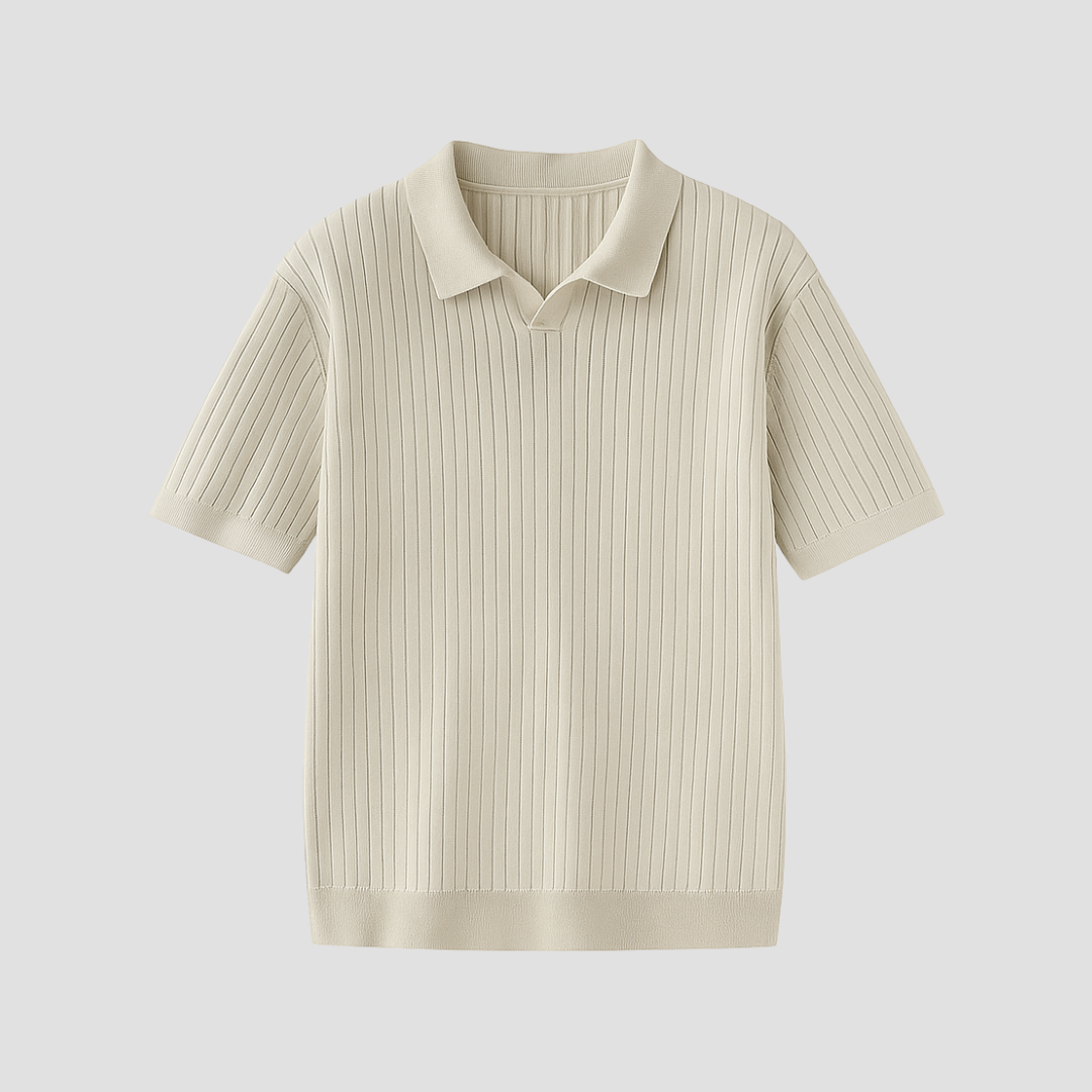 "Polo côtelé beige chic sans boutons, col polo, mailles fines, motif vertical, idéal pour un style estival élégant."