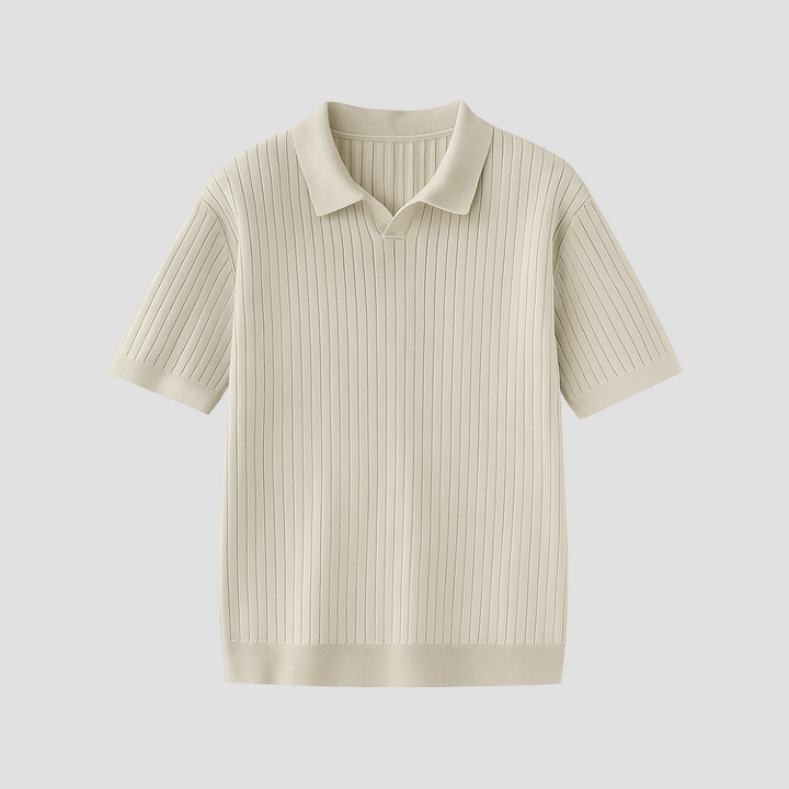 "Polo côtelé beige chic sans boutons, col polo, mailles fines, motif vertical, idéal pour un style estival élégant."
