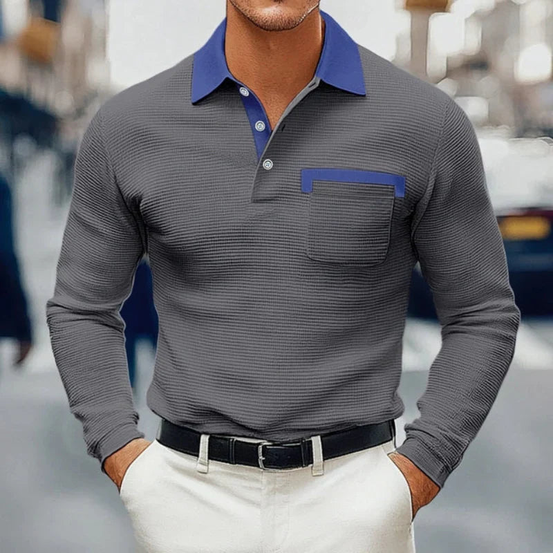 Polo d'été pour homme en tissu léger respirant, moderne, blanc, idéal pour rester élégant et frais par temps chaud.