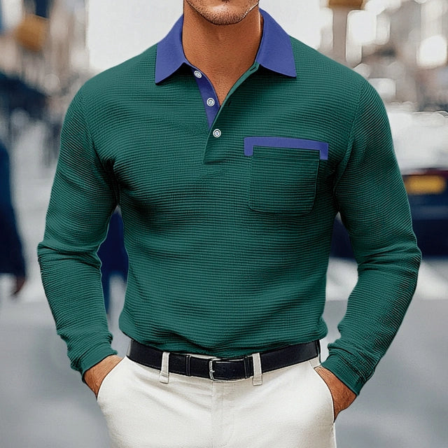 Polo d'été pour homme en tissu léger respirant, moderne, blanc, idéal pour rester élégant et frais par temps chaud.