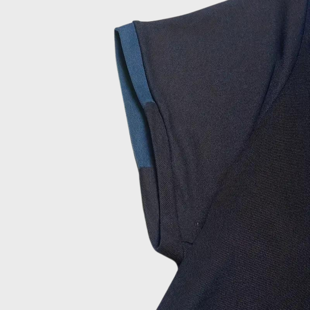 "Polo élégant pour hommes, noir, coupe moderne, tissu respirant, parfait pour style décontracté et formel, confort optimal."