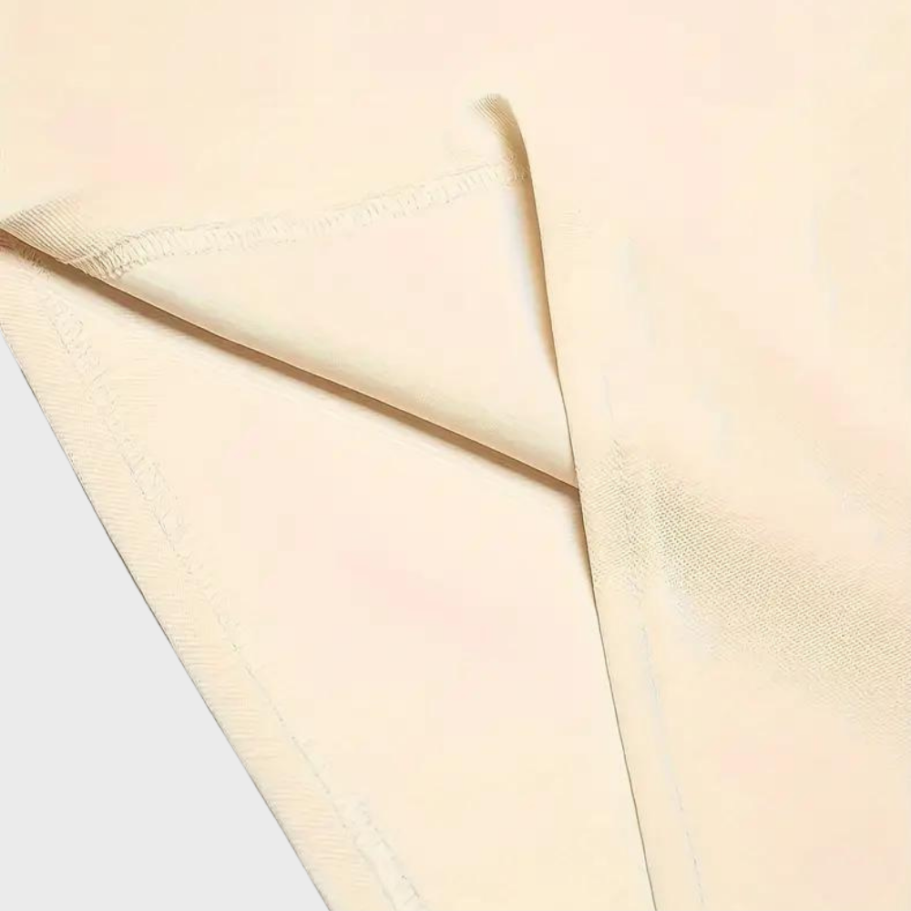 "Polo élégant pour hommes, noir, coupe moderne, tissu respirant, parfait pour style décontracté et formel, confort optimal."