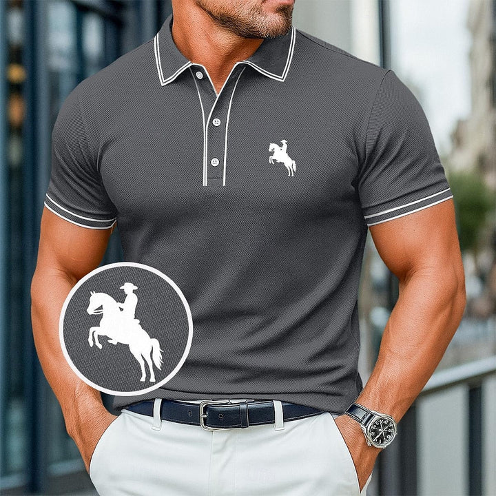 "Polo en coton doux pour hommes, design classique, couleur bleu clair, confort et élégance pour toutes occasions."