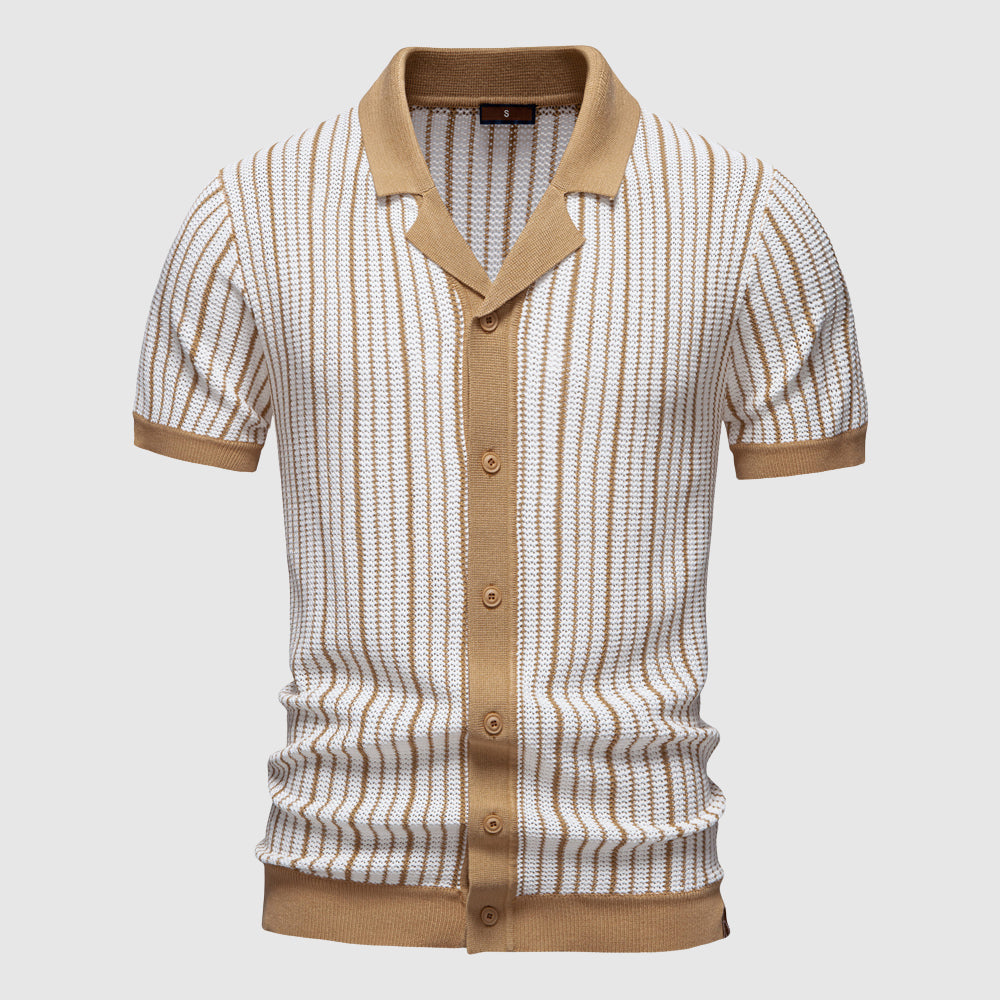 Polo homme chic en tissu strié SilkenWeave, col classique, gris clair, parfait pour l'été et les occasions décontractées.