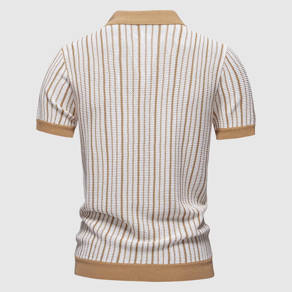 Polo homme chic en tissu strié SilkenWeave, col classique, gris clair, parfait pour l'été et les occasions décontractées.