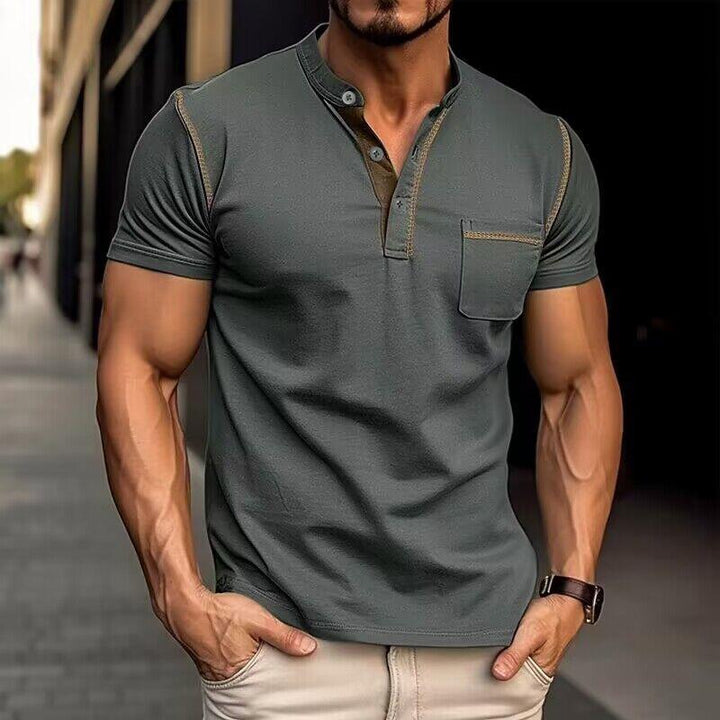 "Polo homme en coton ultra-marin, col Henley, design moderne, taille extra grande, style élégant et décontracté."