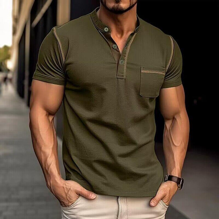 "Polo homme en coton ultra-marin, col Henley, design moderne, taille extra grande, style élégant et décontracté."