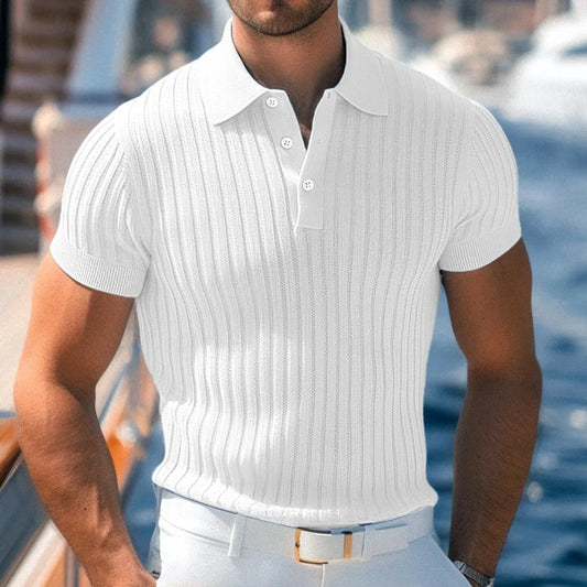 "Polo homme été vue face, tissu léger respirant, coupe confortable, style sobre pour look décontracté élégant."