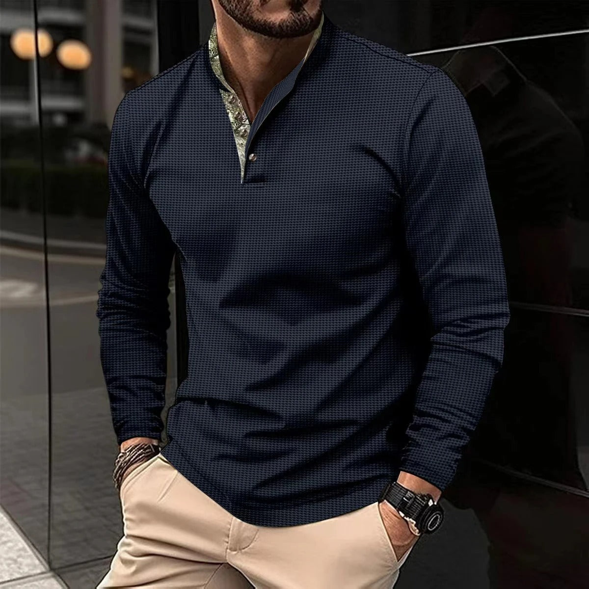 "Polo homme manches longues vert armée, élégant et confortable avec col coloré, idéal pour toutes occasions."