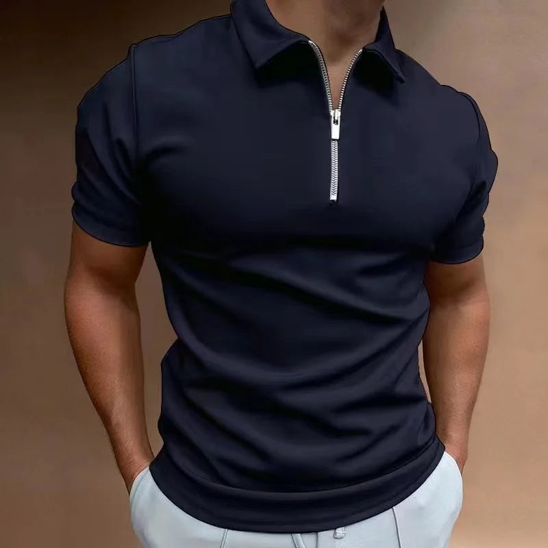 "Polo homme moderne, couleur vive, fermeture éclair, tissu lisse, manches courtes, style élégant et décontracté."