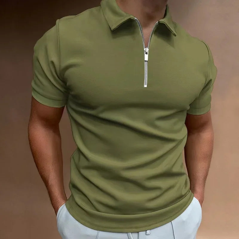 "Polo homme moderne, couleur vive, fermeture éclair, tissu lisse, manches courtes, style élégant et décontracté."