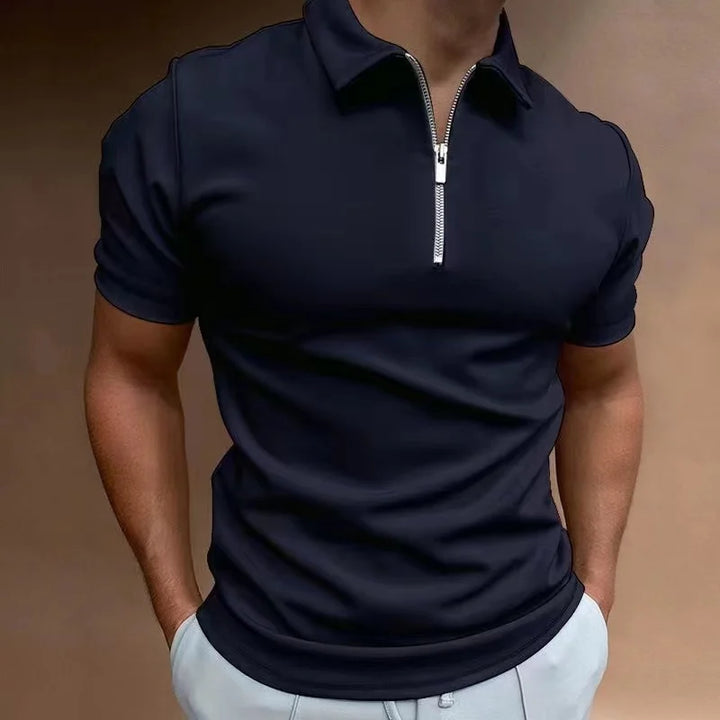"Polo homme moderne, couleur vive, fermeture éclair, tissu lisse, manches courtes, style élégant et décontracté."
