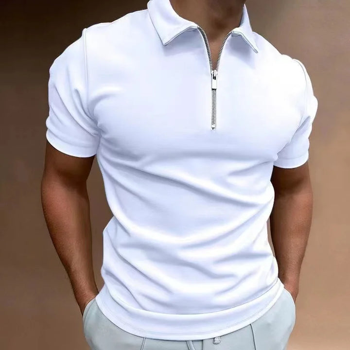 "Polo homme moderne, couleur vive, fermeture éclair, tissu lisse, manches courtes, style élégant et décontracté."