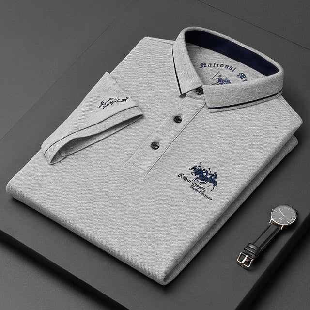 "Polo homme moderne, face avant, coupe ajustée, coton respirant, choix de couleurs élégantes pour style et confort."