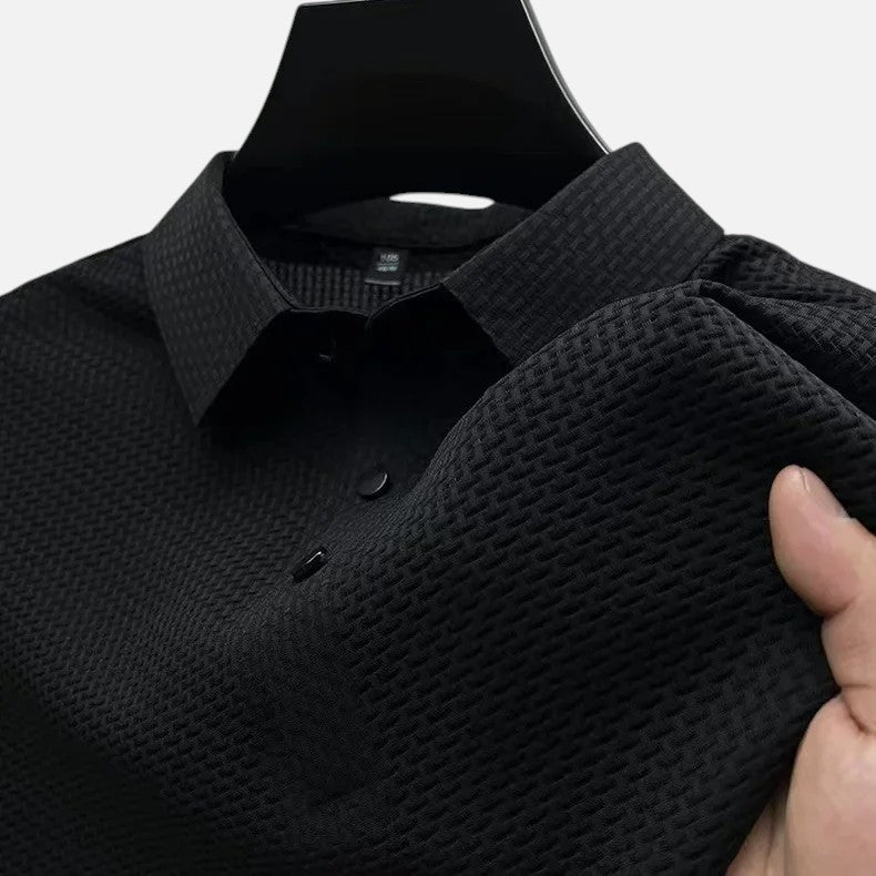 "Polo respirant homme élégant, manches courtes, tissu léger, idéal pour l'été."
