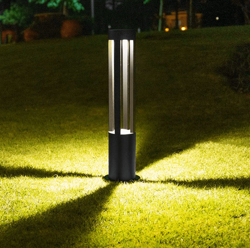 Potelet solaire LED en aluminium noir, éclairage extérieur élégant et écologique, lumière blanche chaude, 3 tailles.