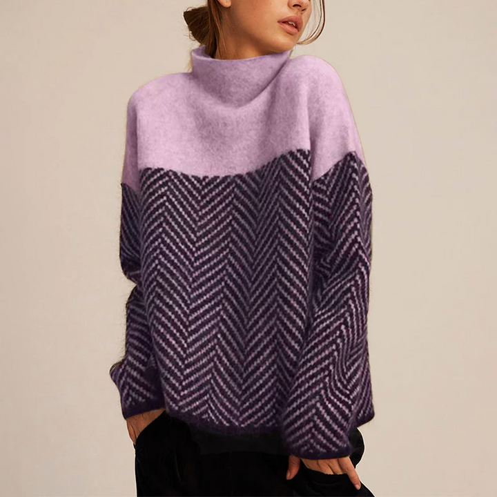 Pull à col roulé femme en cachemire, motif chevron, coupe ample, couleur douce, parfait pour l'hiver élégant et chaud.
