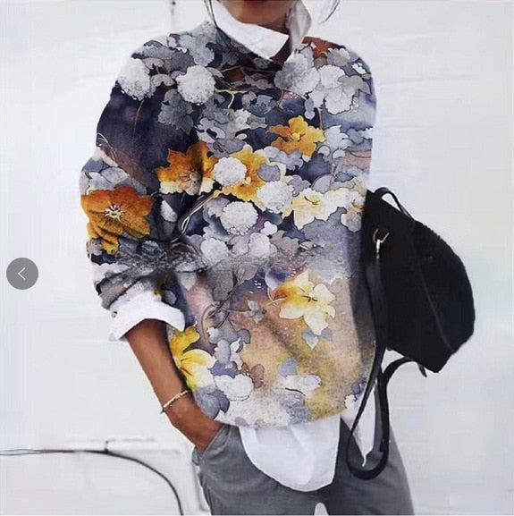 "Pull chic naturel avec motif floral délicat, coton mélangé, coupe flatteuse, idéal pour élégance quotidienne féminine."