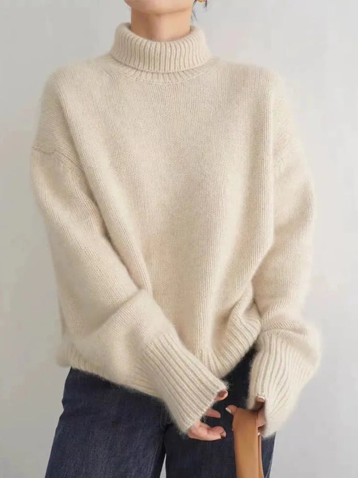"Pull col roulé cachemire Joline, élégant et doux, parfait pour ajouter chaleur et style aux tenues d'hiver."