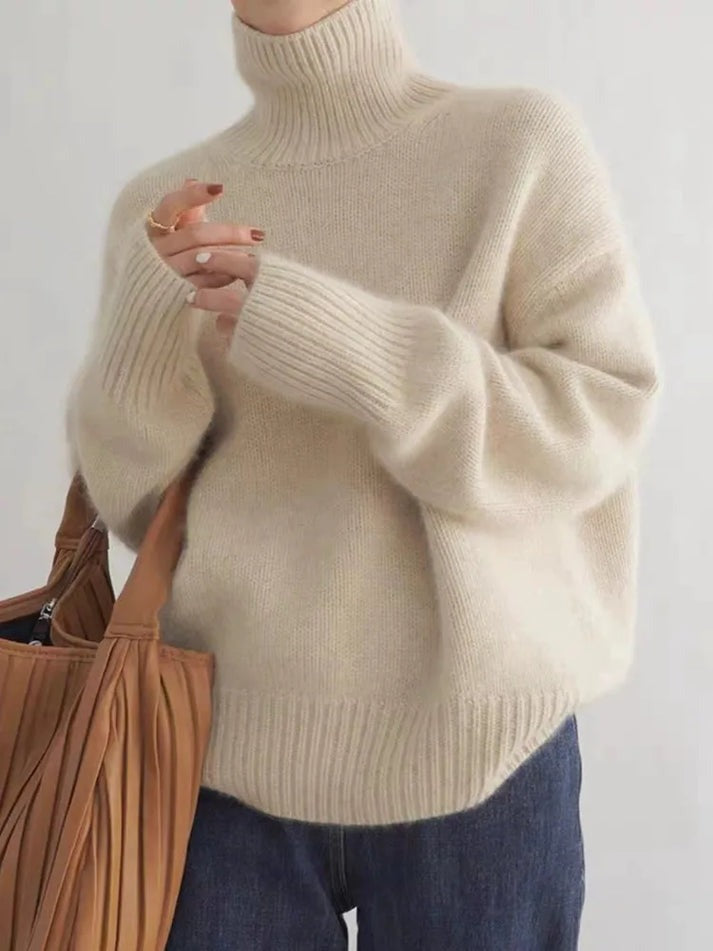 "Pull col roulé cachemire Joline, élégant et doux, parfait pour ajouter chaleur et style aux tenues d'hiver."
