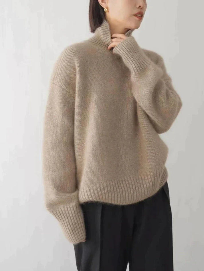"Pull col roulé cachemire Joline, élégant et doux, parfait pour ajouter chaleur et style aux tenues d'hiver."