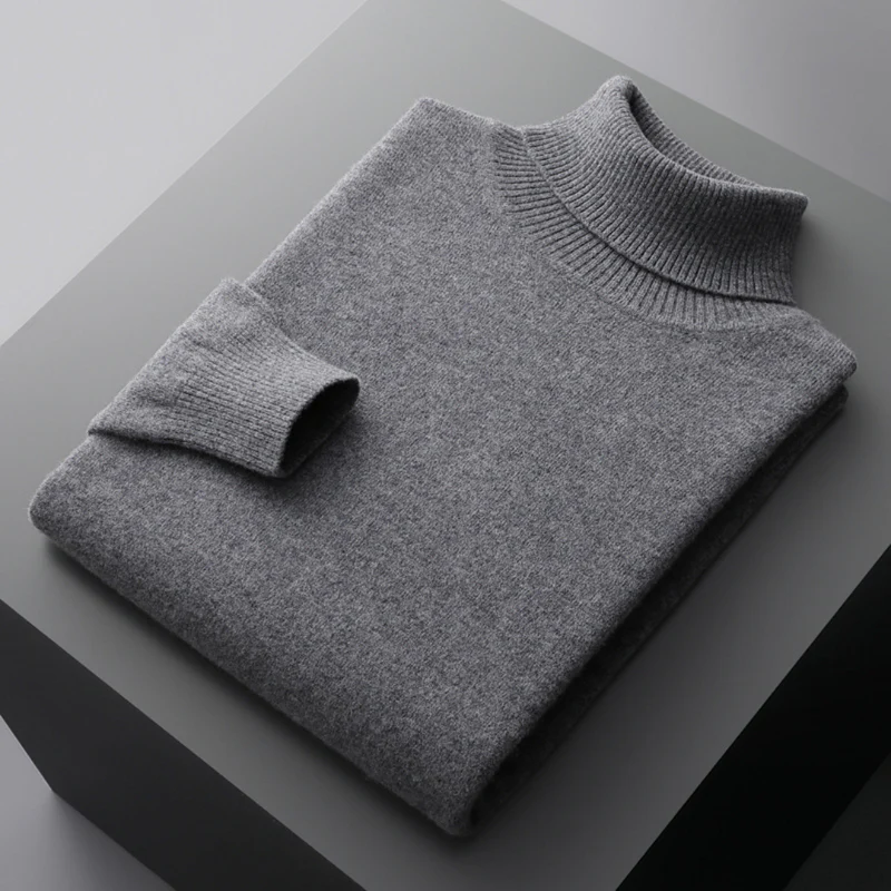 "Pull col roulé homme élégant en laine mérinos, couleur unie, coupe ajustée, parfait pour un style raffiné et confortable."