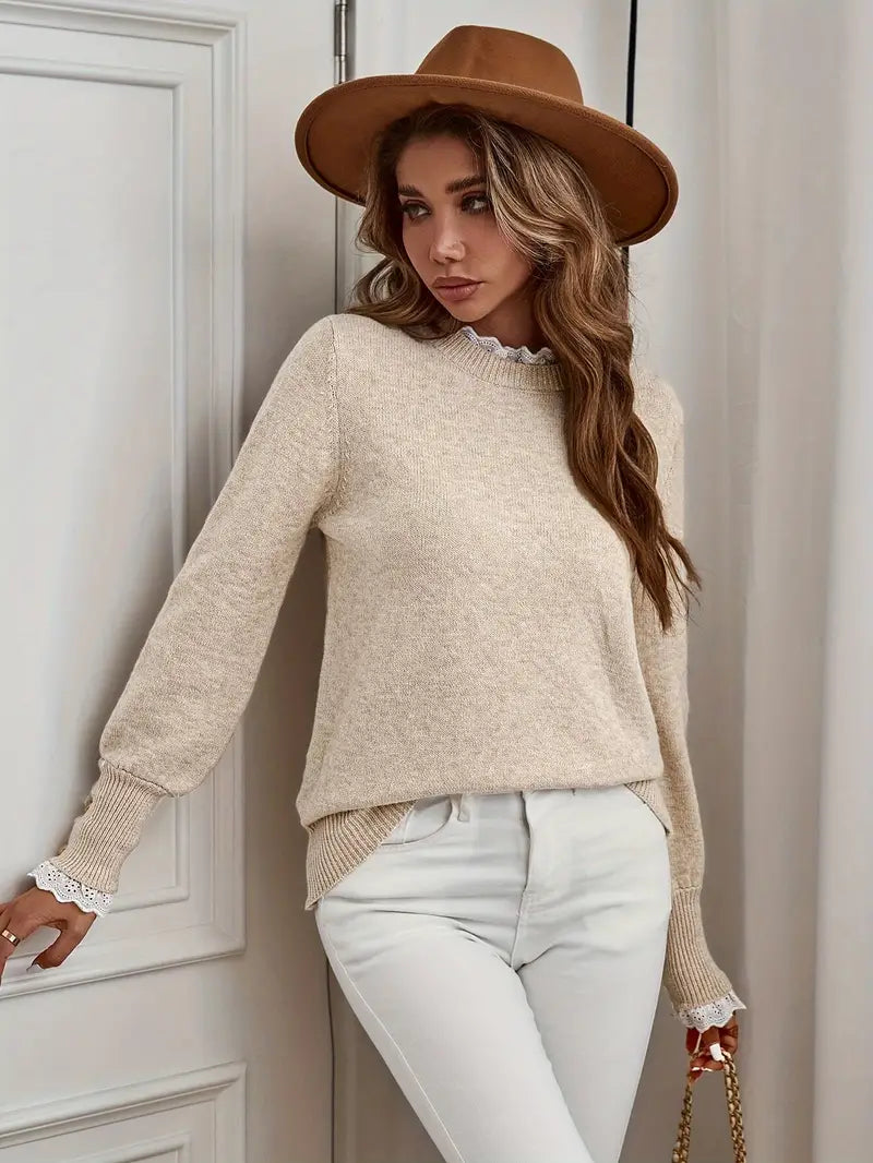 "Pull élégant femme, col rond, manches détaillées, moderne, chic et confortable, idéal travail ou sortie décontractée."