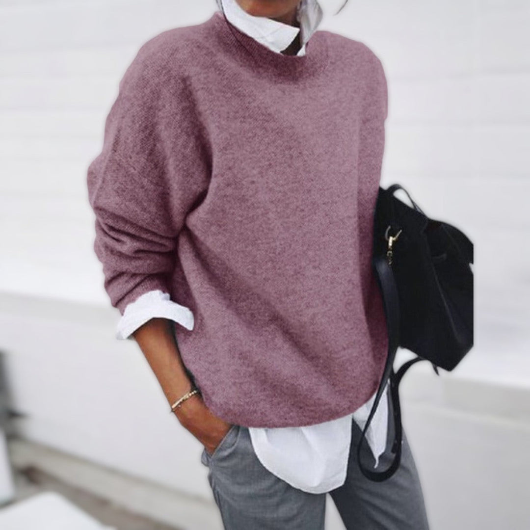 "Pull en cachemire doux pour femmes, style élégant, couleur rose, fond neutre sur cintre, idéal pour l'automne."