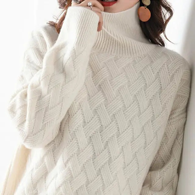 "Pull en cachemire femme élégant beige, coupe ajustée, parfait pour style chic et confortable en hiver."
