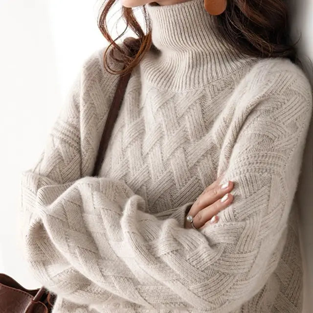 "Pull en cachemire femme élégant beige, coupe ajustée, parfait pour style chic et confortable en hiver."