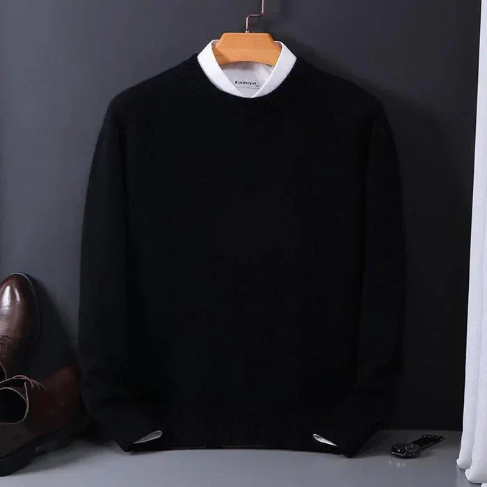 "Pull en cachemire homme, coupe ample, couleur beige, look décontracté et élégant, luxe raffiné."