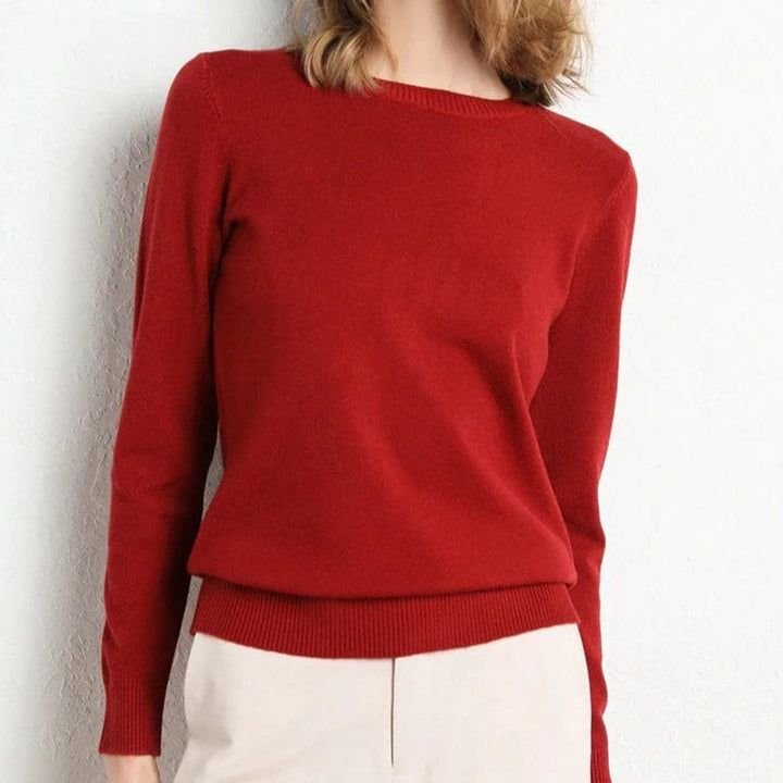 "Pull en cachemire noir élégant pour femme, col rond, coupe classique, confort et style intemporel idéal pour l'hiver."